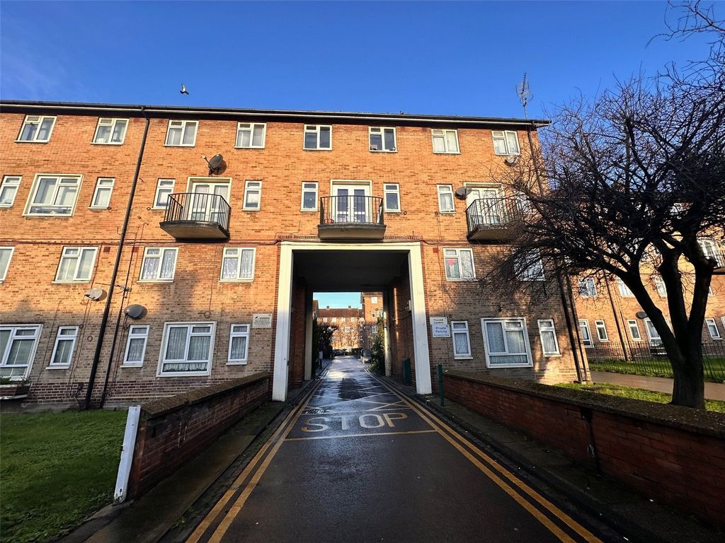 Property photo 1 of 2 External