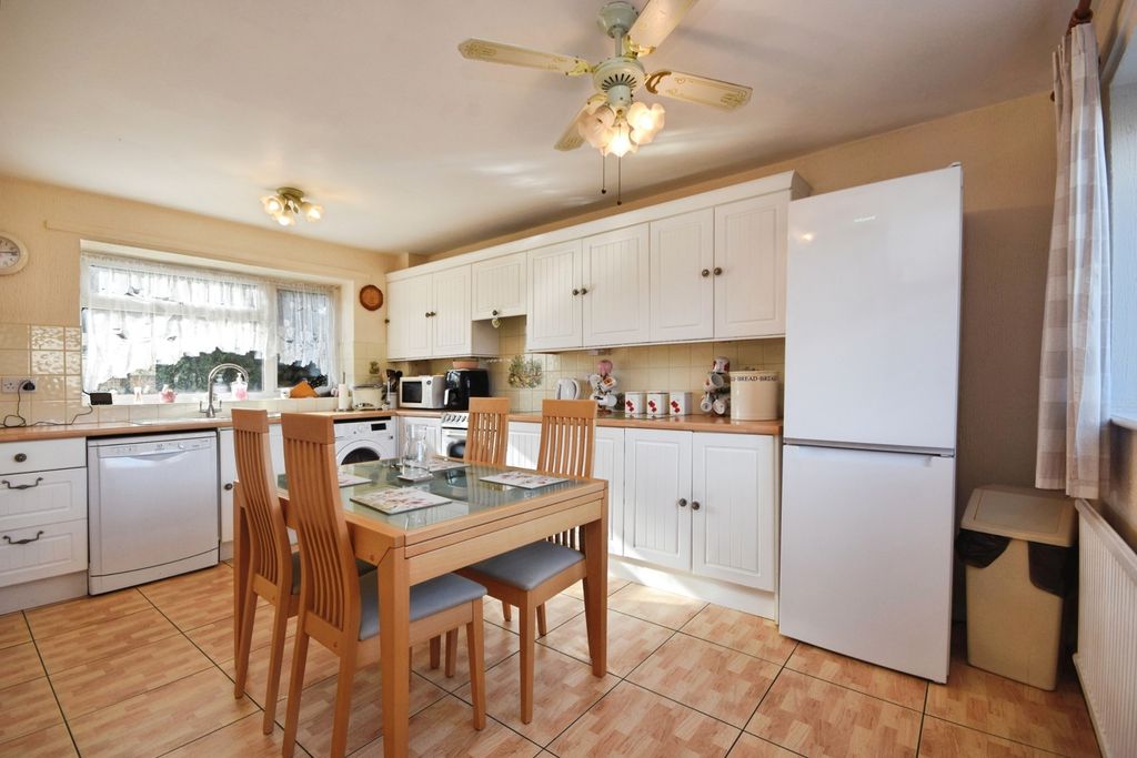 Property photo 3 of 17 Photo