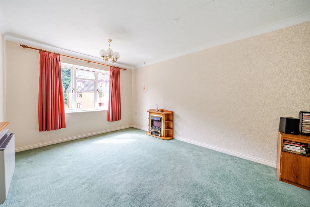 Property photo 3 of 11