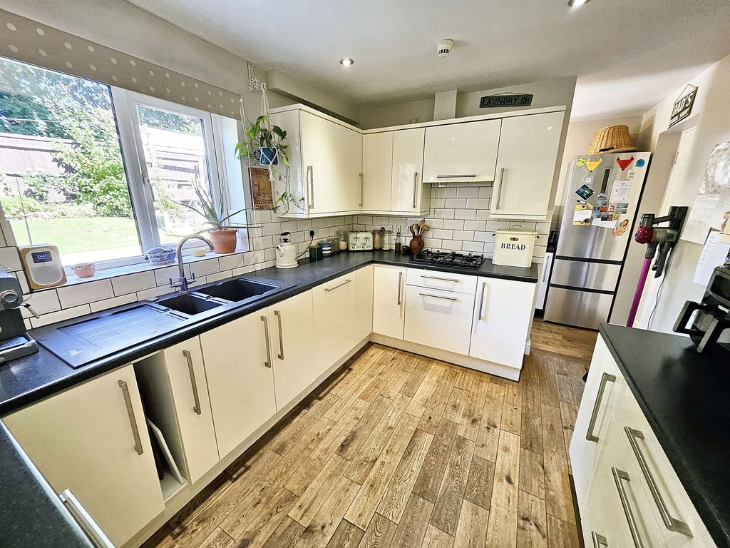 Property photo 2 of 25
