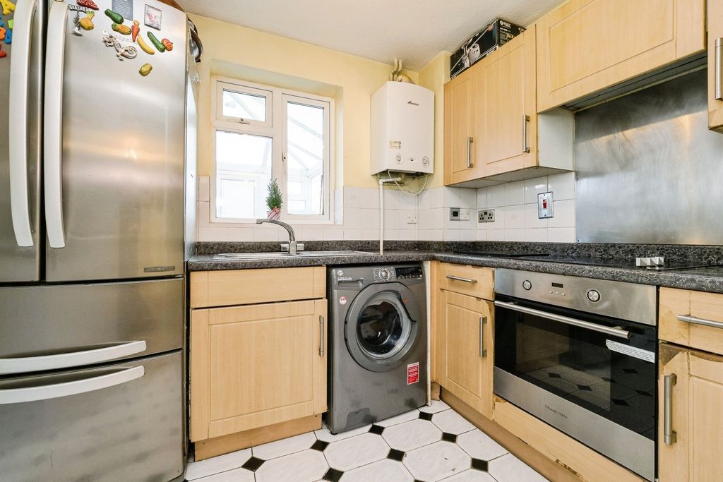 Property photo 2 of 16 Kitchen