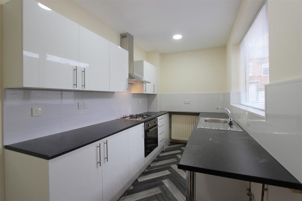 Property photo 1 of 8 Kitchen