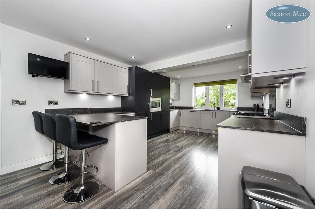 Property photo 2 of 25 Kitchen 5696.Jpg