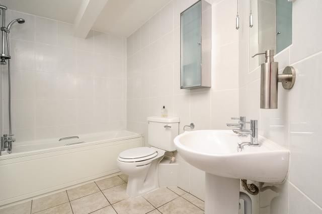 Property photo 2 of 10 Bathroom