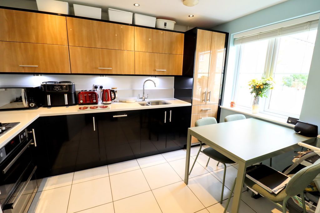 Property photo 3 of 16 Kitchen