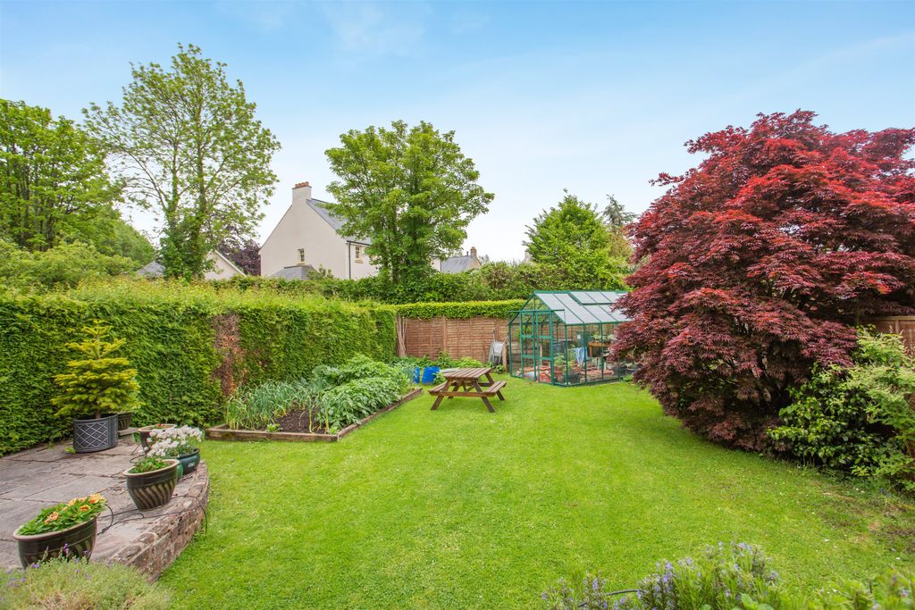 Property photo 2 of 24