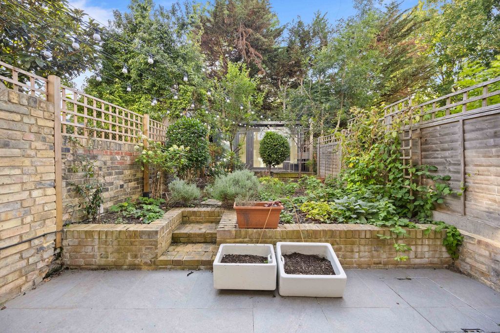 Property photo 3 of 24
