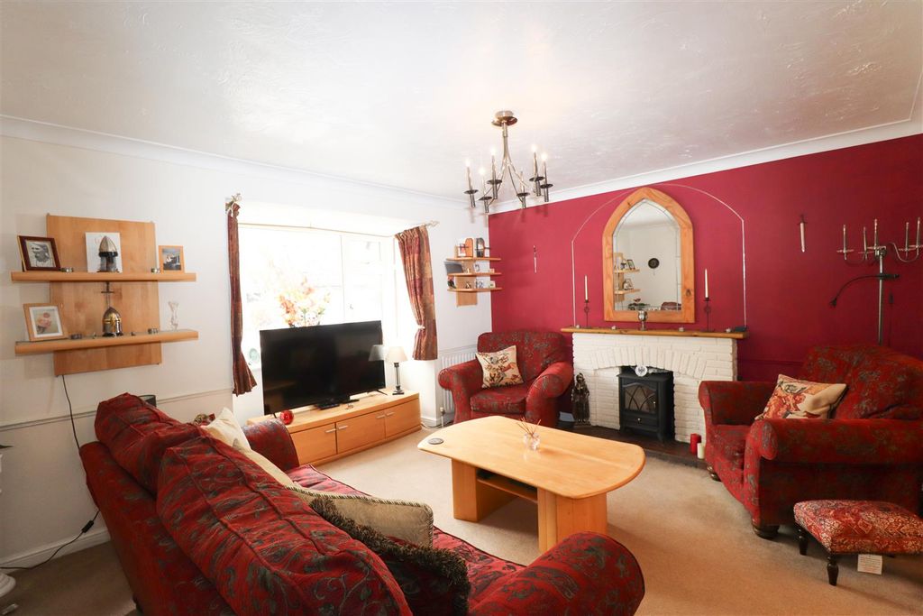 Property photo 3 of 18 Living Room