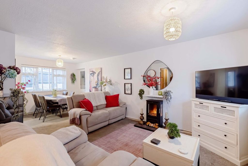 Property photo 1 of 31 Pitldown_9.Jpg