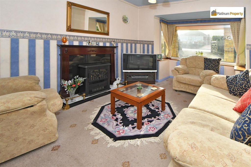 Property photo 2 of 44 Lounge