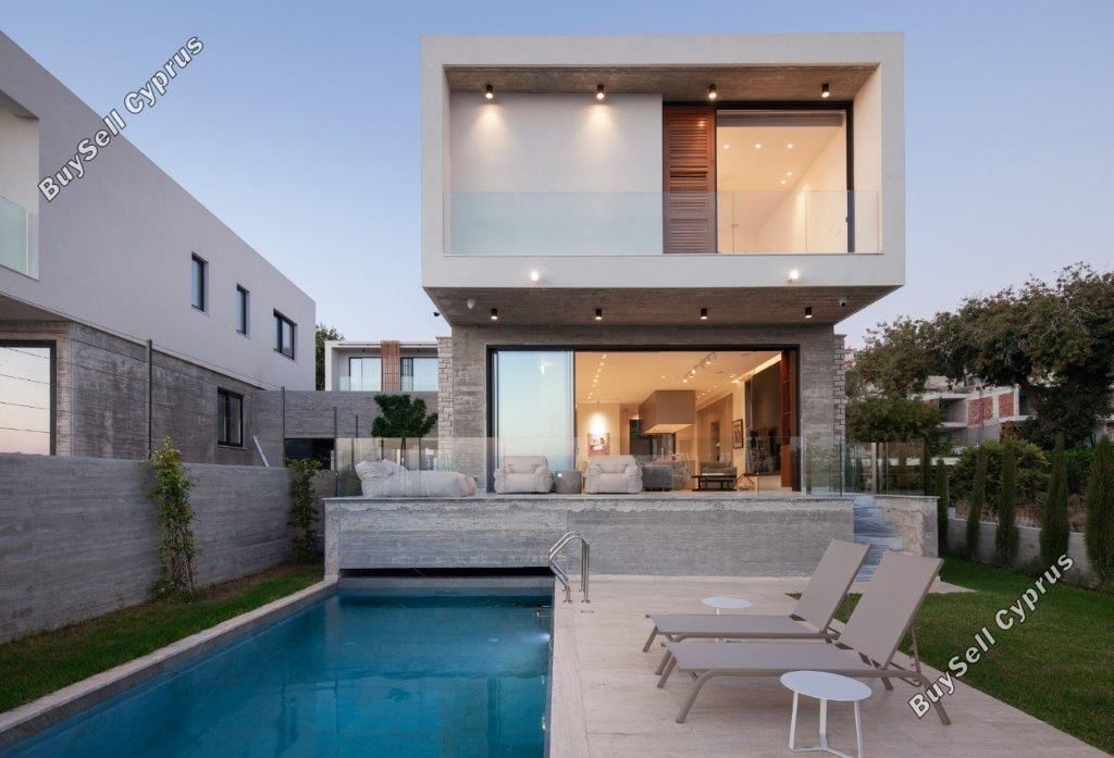 Property photo 2 of 16