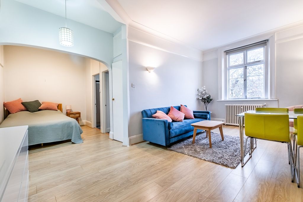 Property photo 3 of 9 Reception