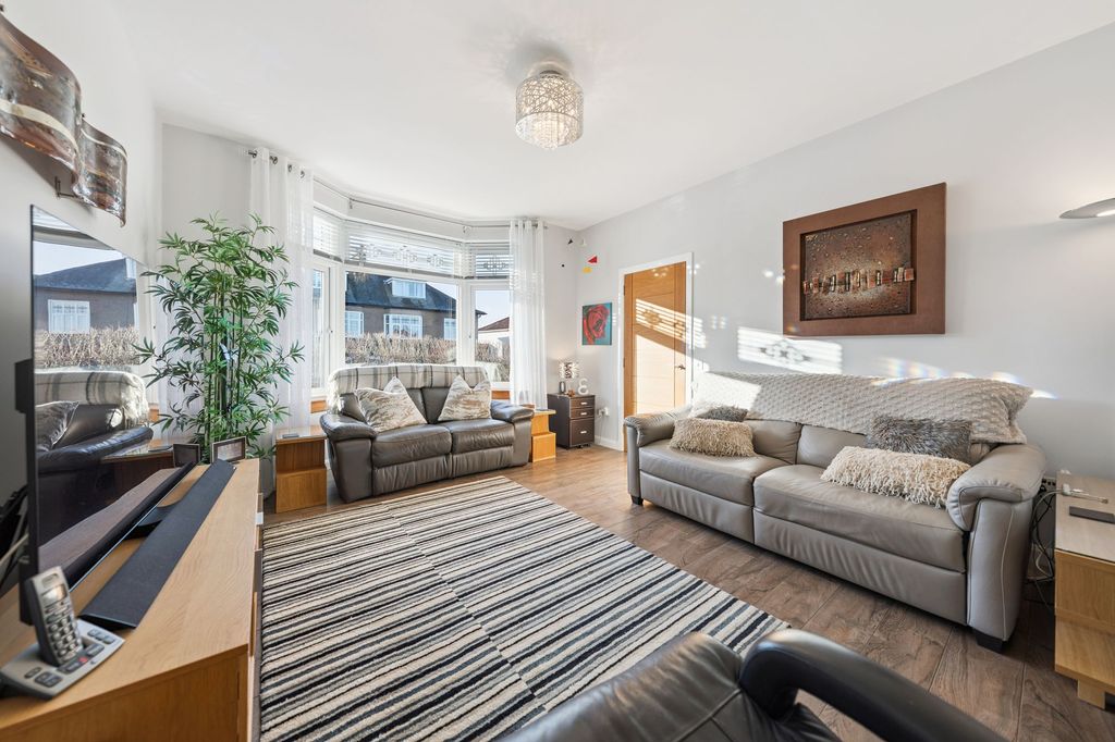 Property photo 3 of 27