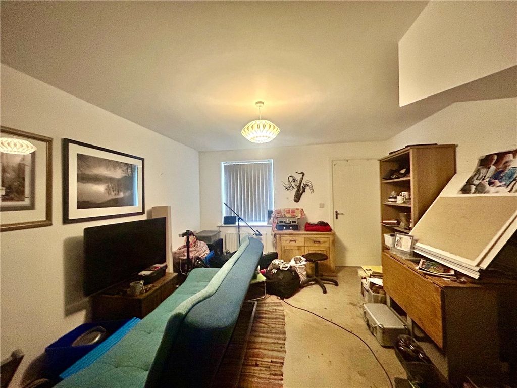 Property photo 3 of 8 Picture No. 04