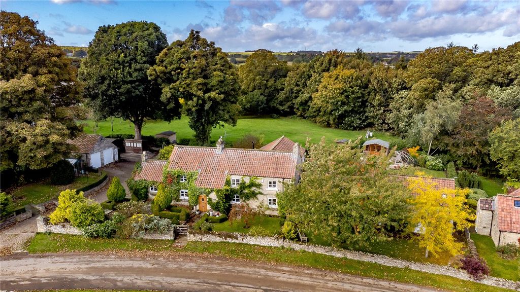 Property photo 1 of 19 Church Farm