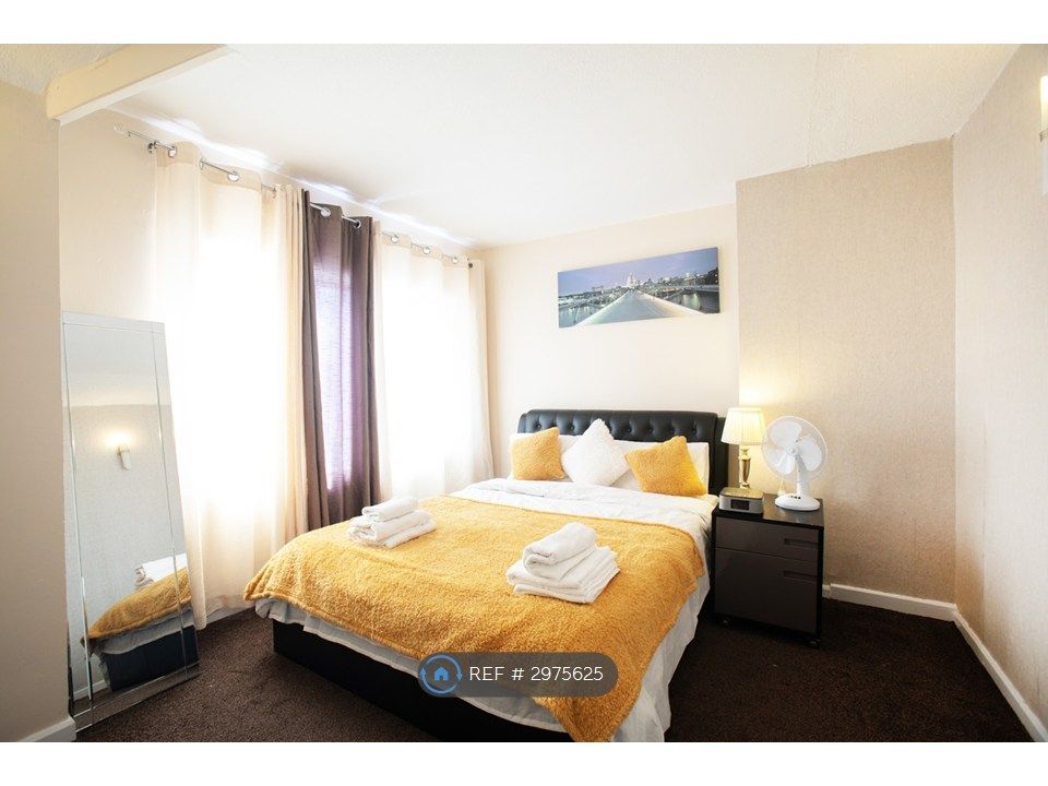 Property photo 3 of 12 Main Room Pic 2
