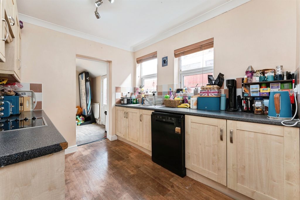 Property photo 2 of 16