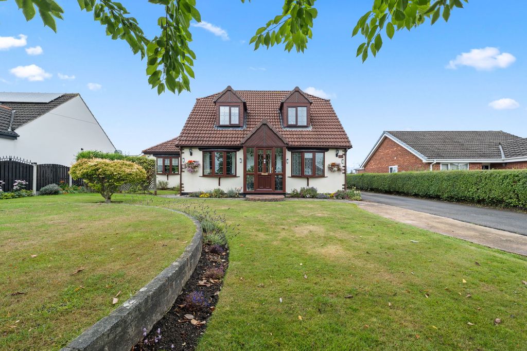 Property photo 1 of 39