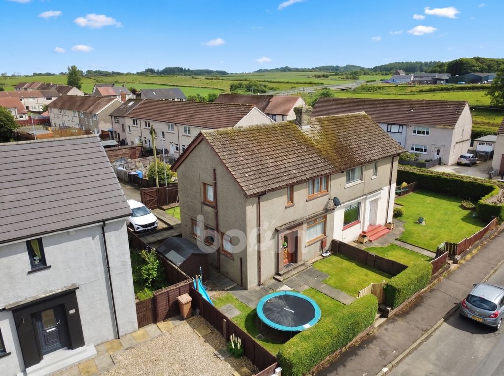 Property photo 1 of 22 Cleeves Avenue, Dalry Rear Garden Photo