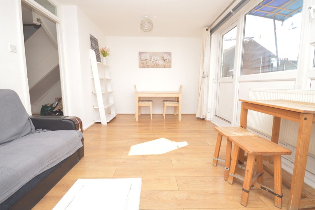 Property photo 3 of 10 Gallery