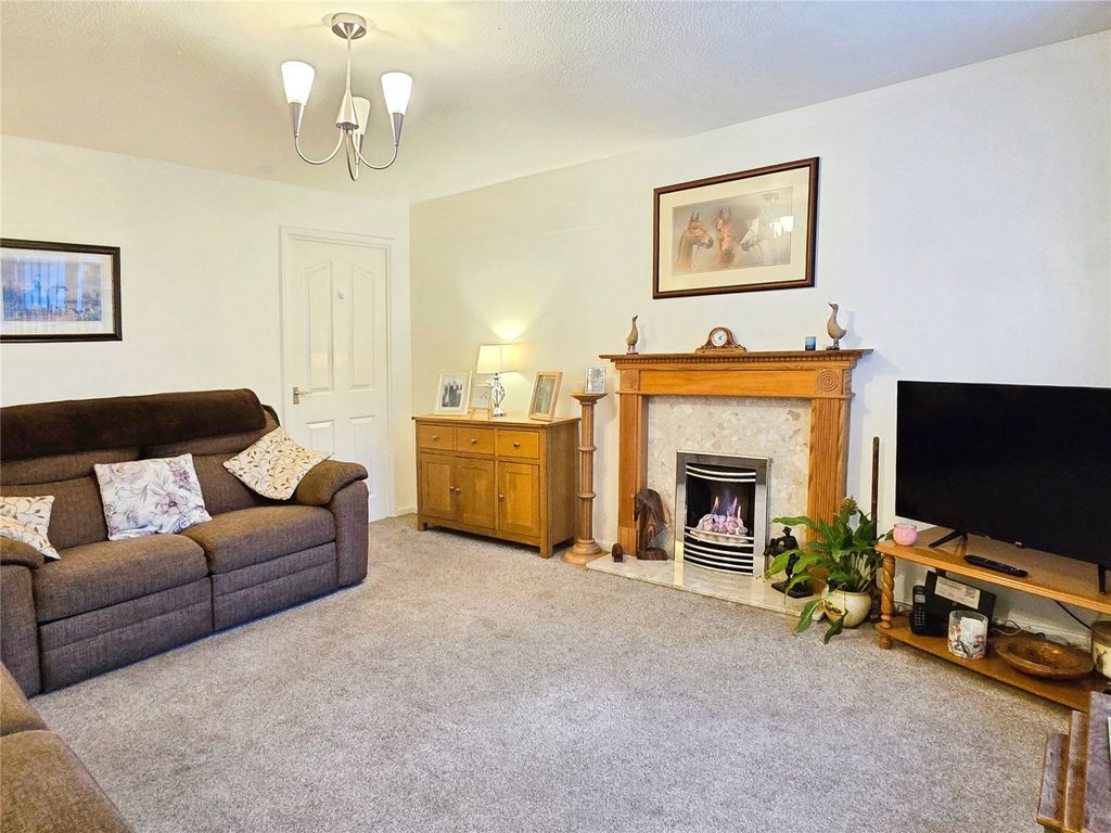 Property photo 2 of 17 Living Room