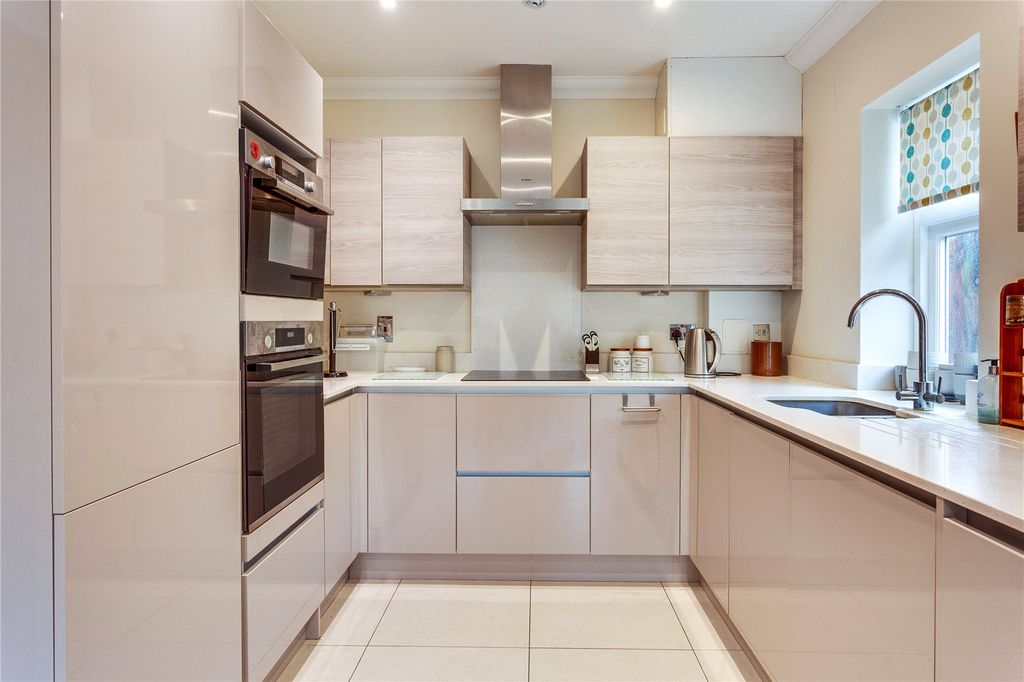 Property photo 2 of 12 Picture No. 32