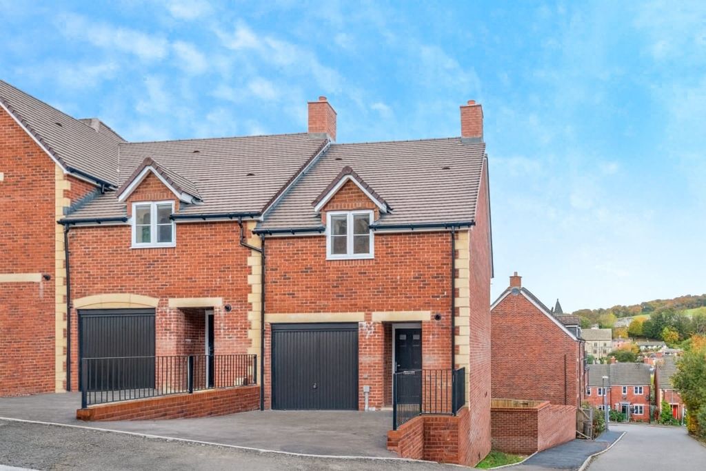 Property photo 1 of 9