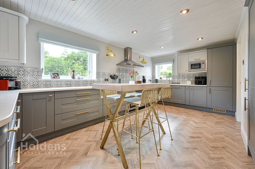 Property photo 3 of 40