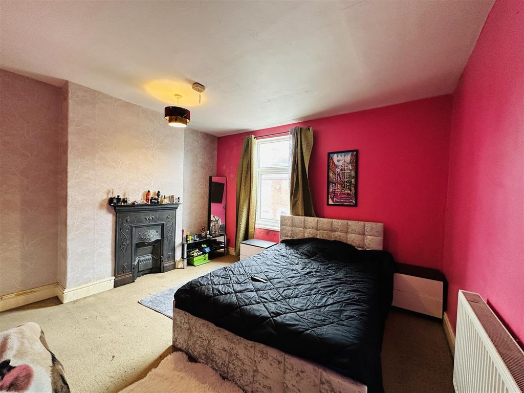 Property photo 2 of 10 Bedroom One