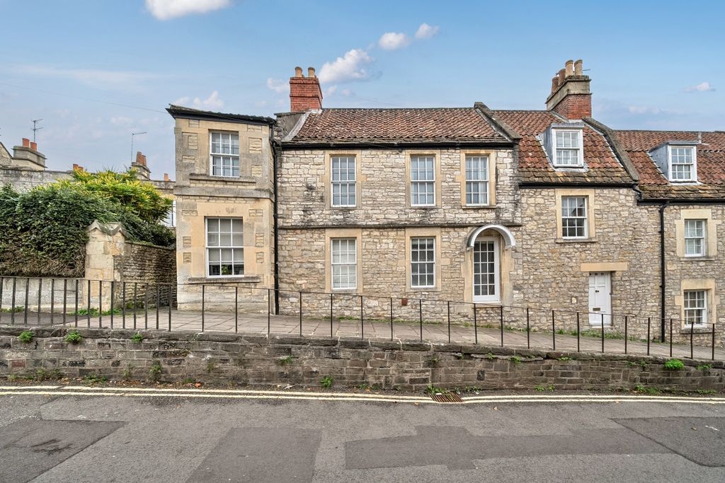 Property photo 1 of 21