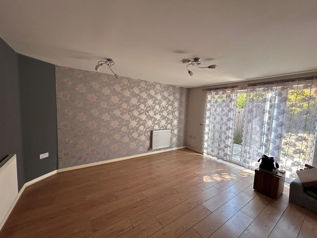 Property photo 3 of 9 Lounge