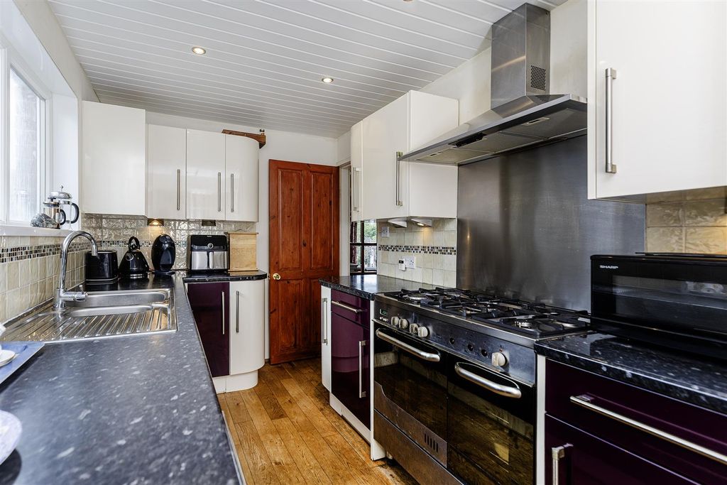 Property photo 2 of 41