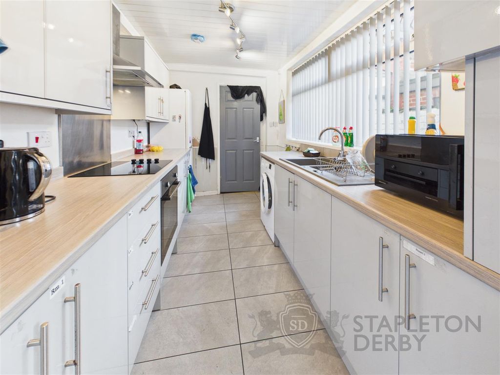 Property photo 2 of 11 Cam04709G0-Pr0356-Still010.Jpg