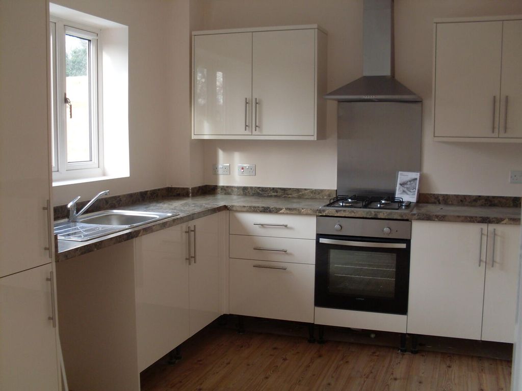 Property photo 3 of 10 Kitchen