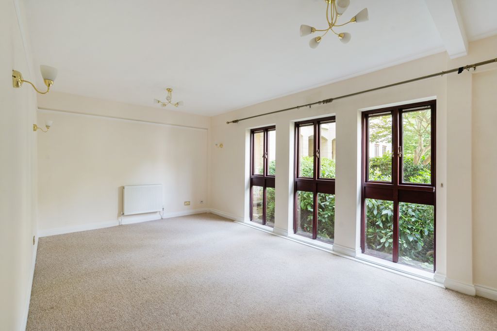 Property photo 3 of 13 Sitting Room