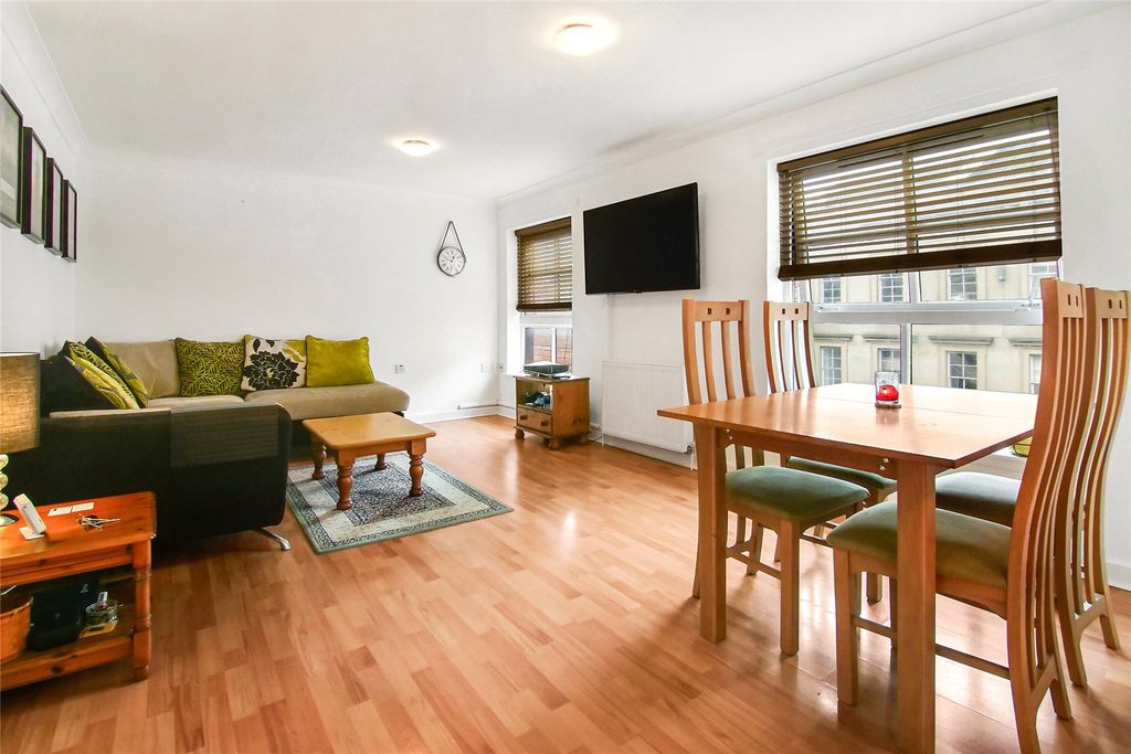 Property photo 2 of 19 Picture No. 16