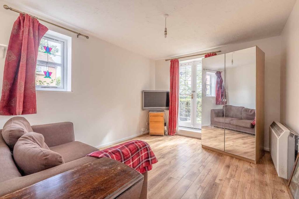 Property photo 2 of 9