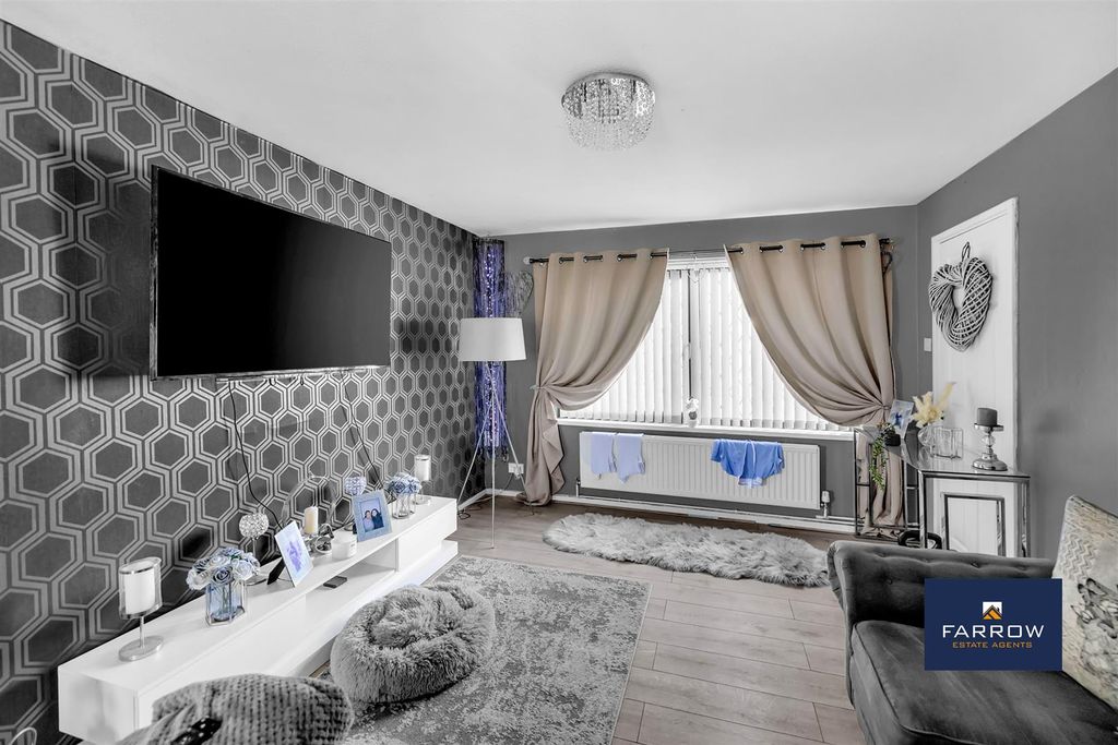 Property photo 3 of 22 Lounge