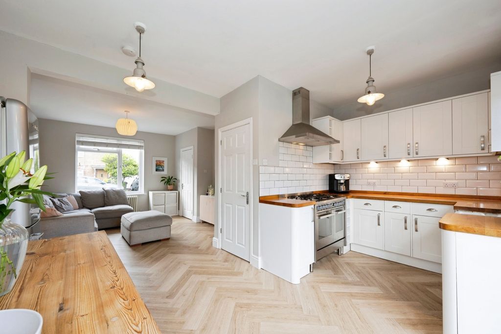 Property photo 2 of 17 Kitchen