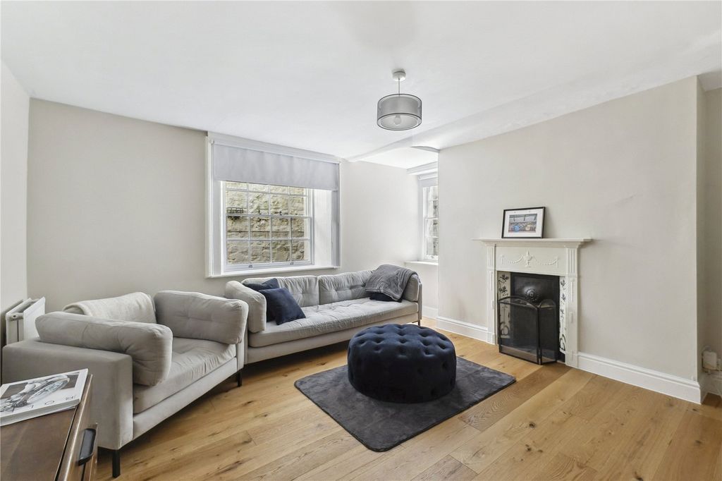 Property photo 2 of 12 Picture No. 28