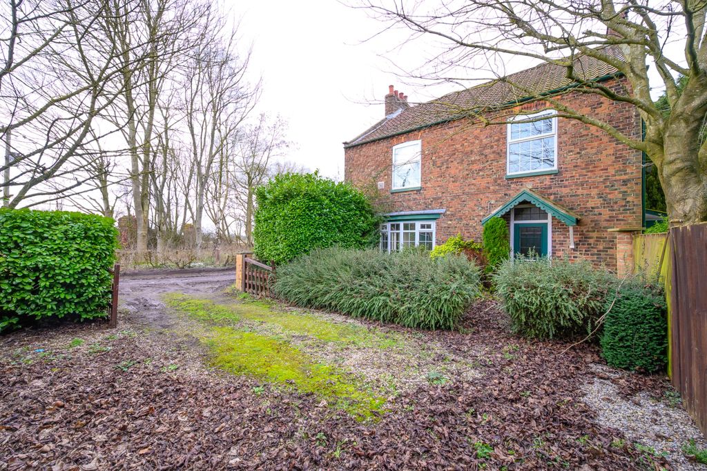 Property photo 1 of 28