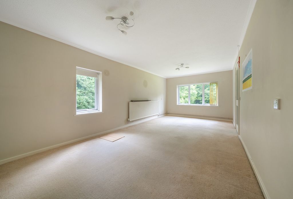 Property photo 1 of 10 Living Room