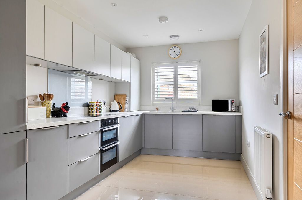 Property photo 2 of 25