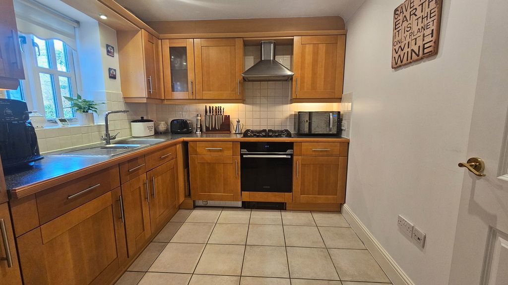 Property photo 3 of 9