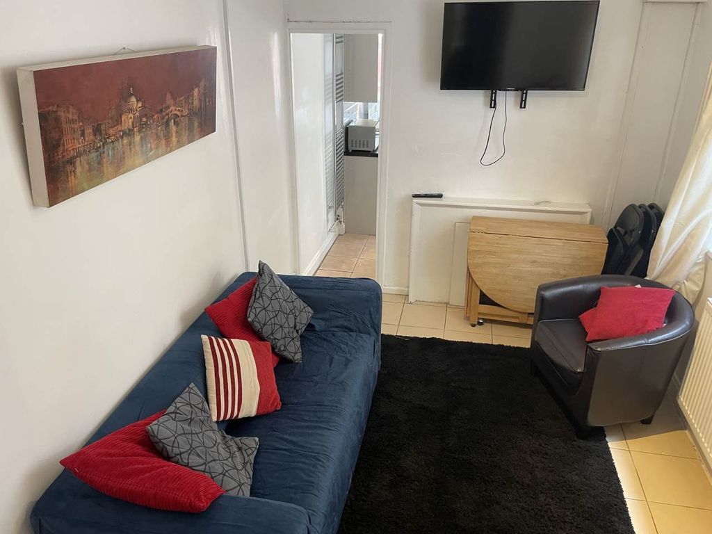 Property photo 1 of 20 Lounge 1