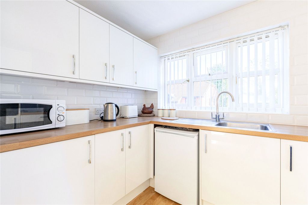 Property photo 2 of 18 Picture No. 27