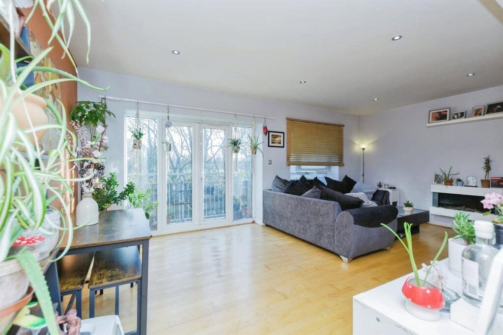 Property photo 2 of 12 Picture No. 11