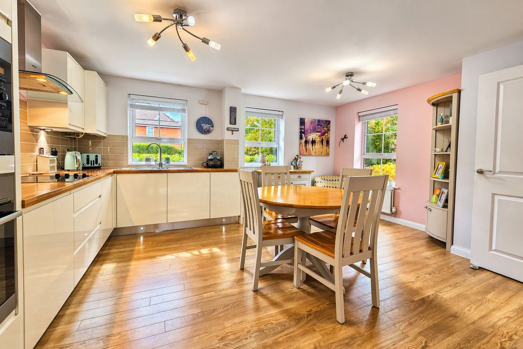 Property photo 2 of 20 Kitchen