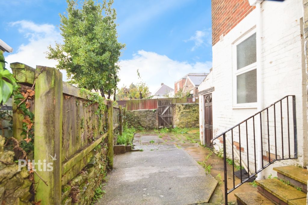 Property photo 2 of 9