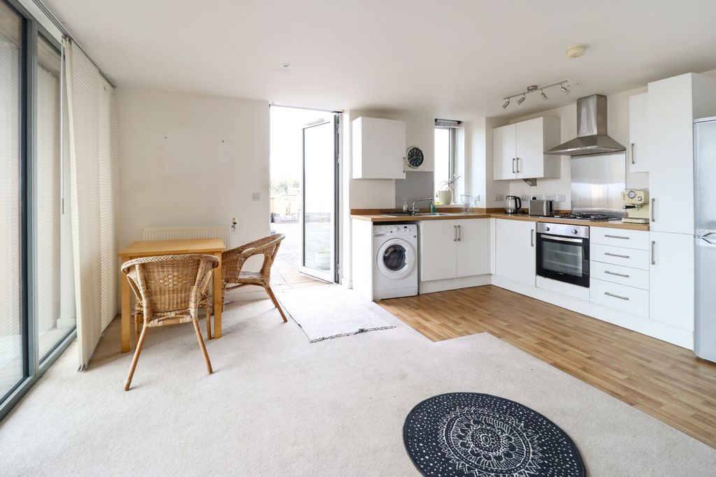 Property photo 3 of 11 Kitchen Lounge Thomas Biddle Ewemove Sidcup